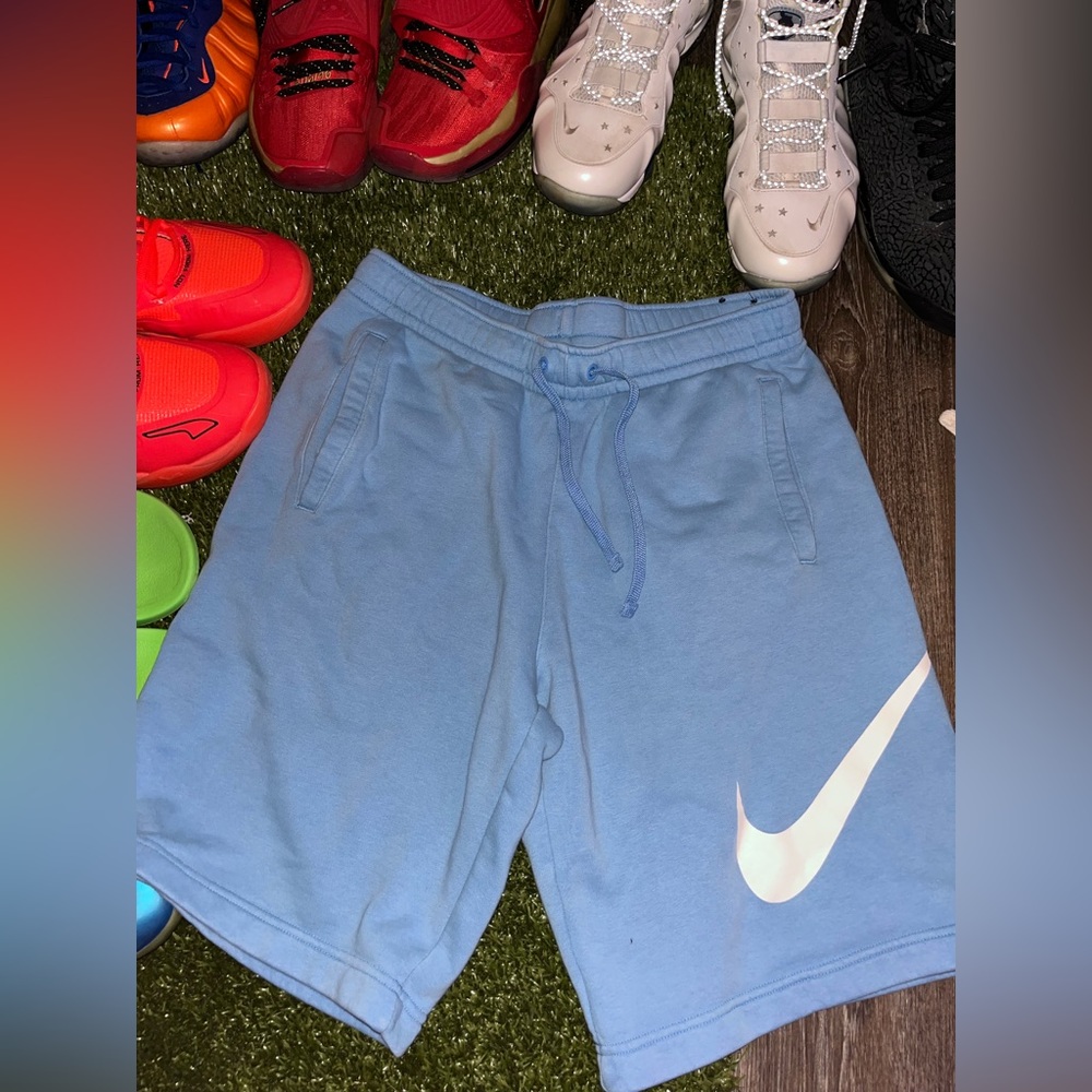 Men’s Nike shorts size M